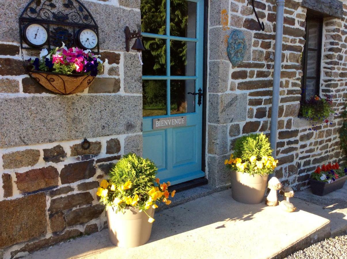 Maison Mai Or La Petite Maison Mai Or La Petite Grange Or All Three La Chapelle-Uree Exterior photo